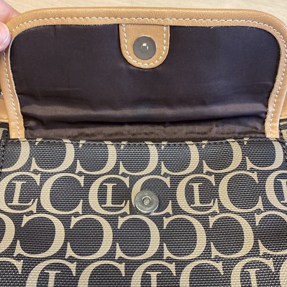 CL Logo by Carryland Faux Leather Crossbody Purse Dk Brown/Tan 10”L x 10”W - Picture 3 of 6